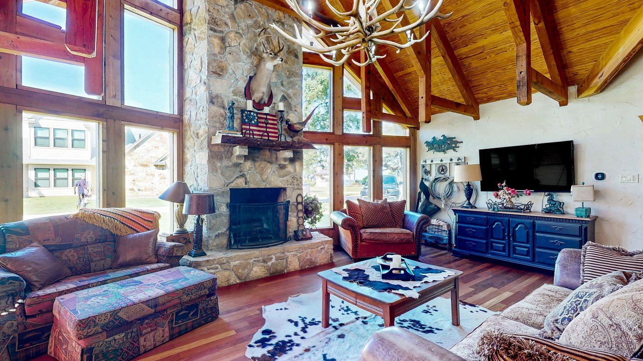 Photo of Livingroom in Whitney