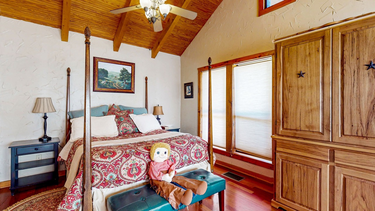Photo of Bedroom in Whitney