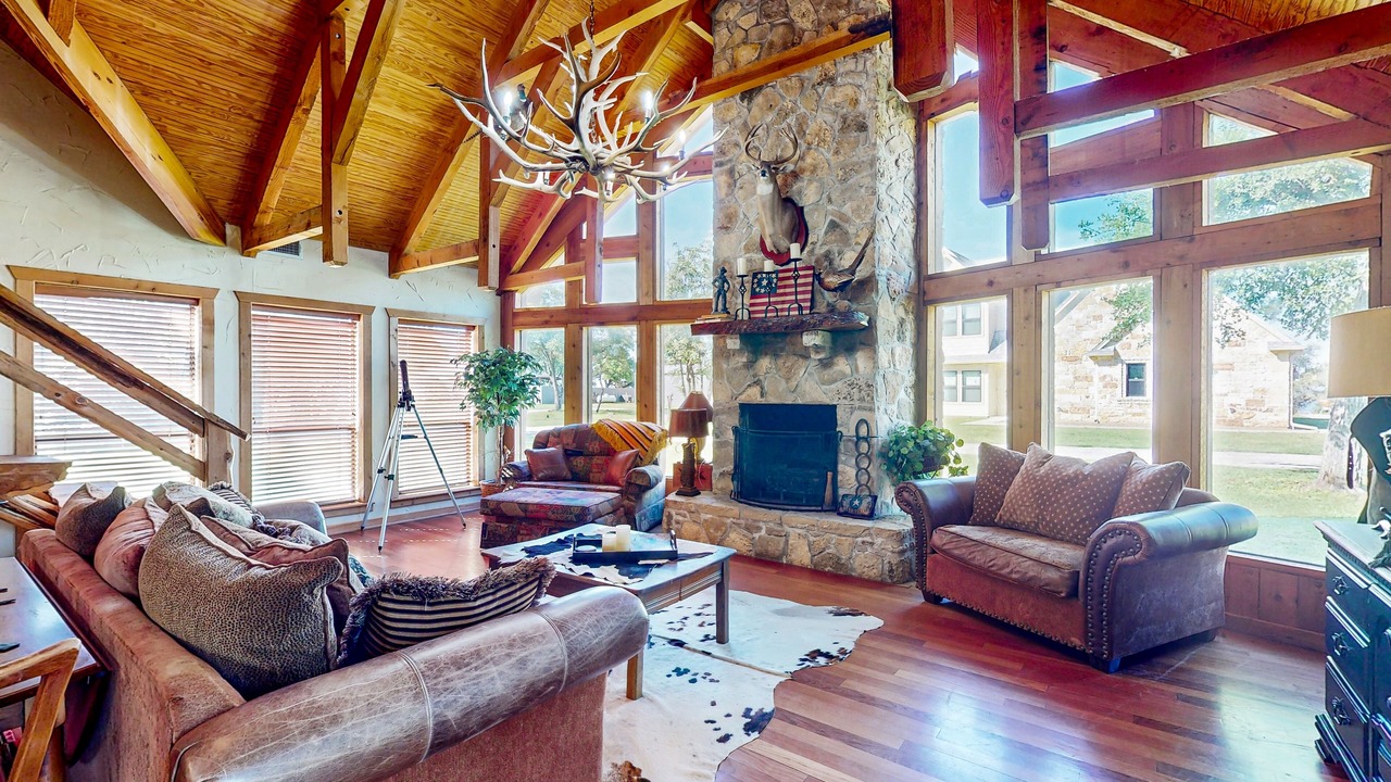 Photo of Livingroom in Whitney