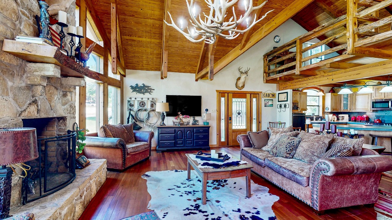 Photo of Livingroom in Whitney