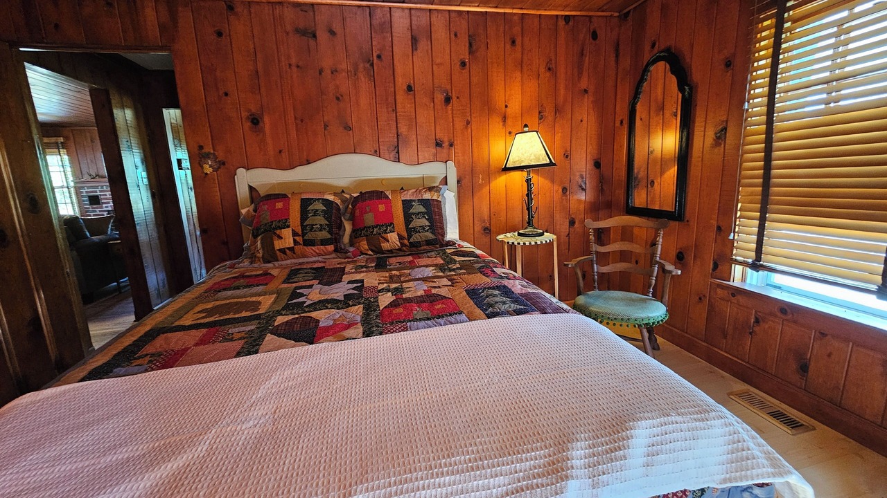 Photo of Bedroom in Grubville