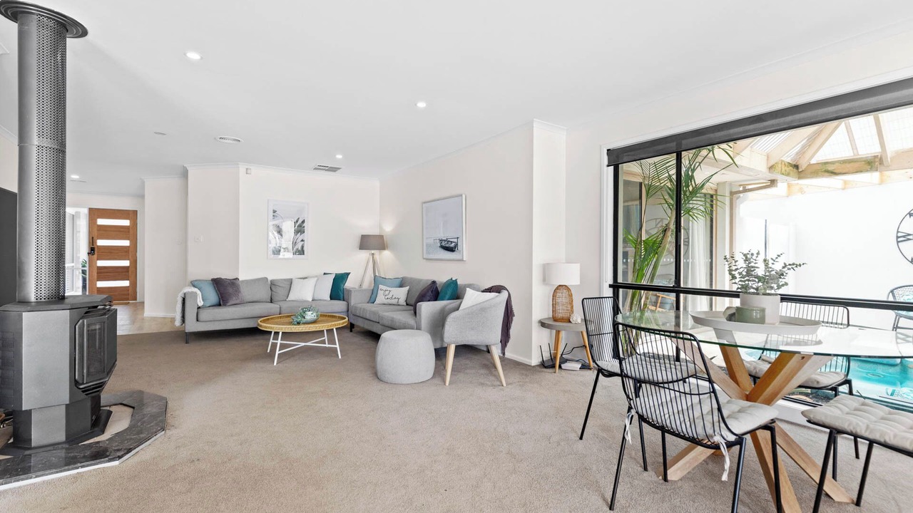 Photo of Livingroom in Patterson Lakes