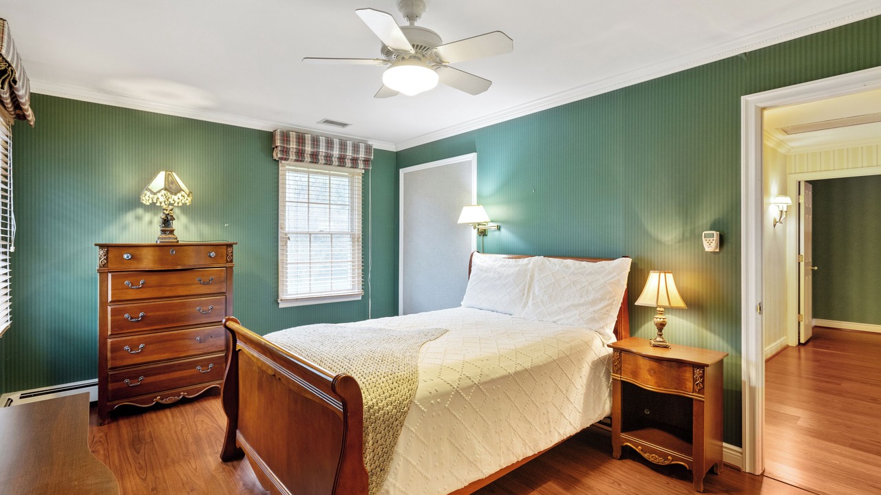 Photo of Bedroom in Huntington