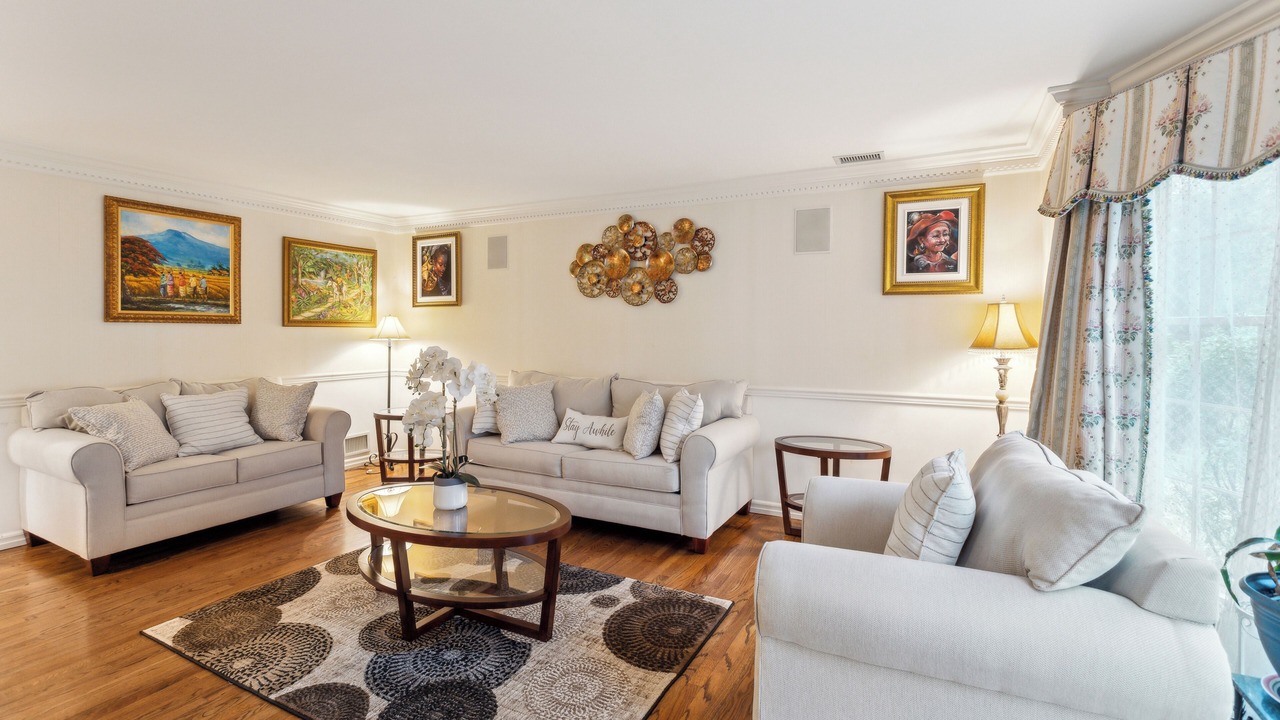 Photo of Livingroom in Huntington