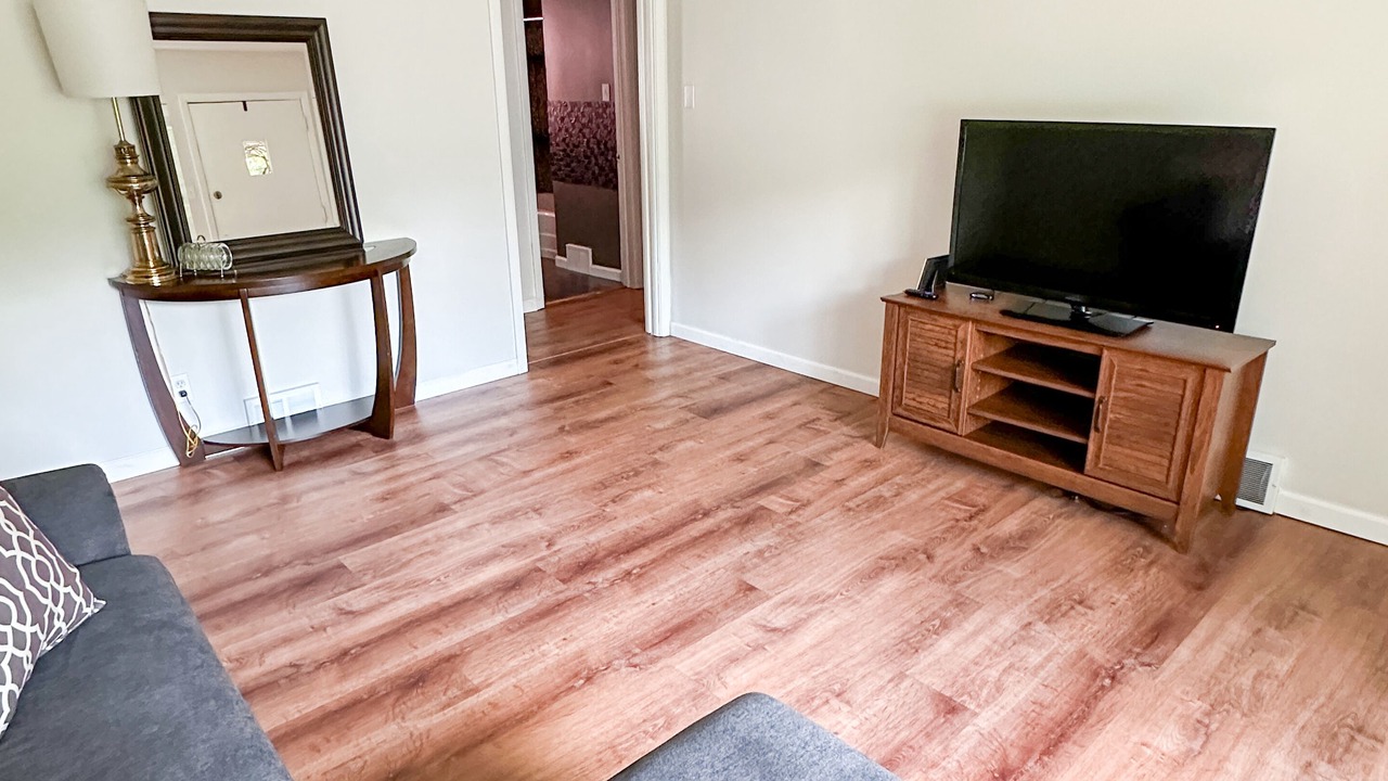 Photo of Livingroom in West Akron