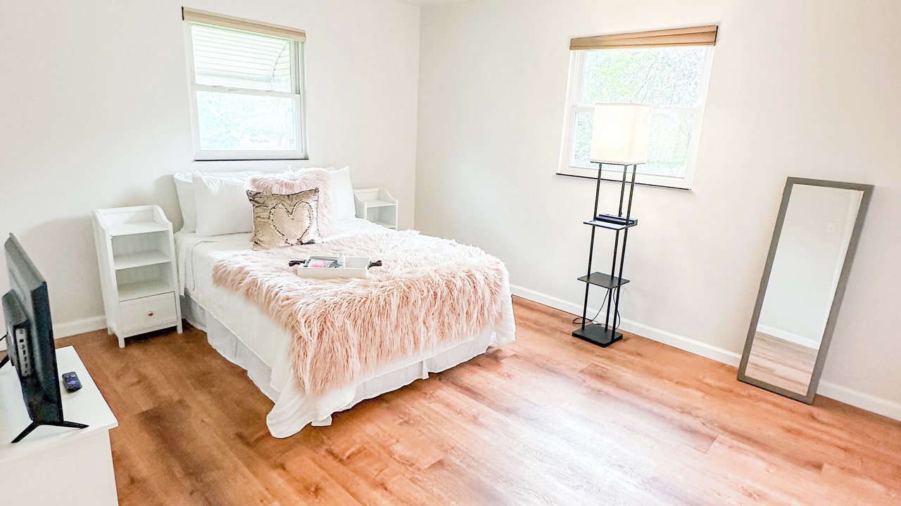 Photo of Bedroom in West Akron