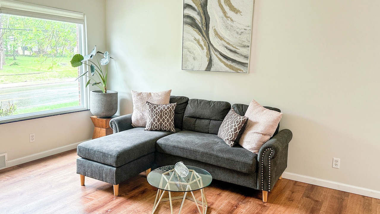 Photo of Livingroom in West Akron