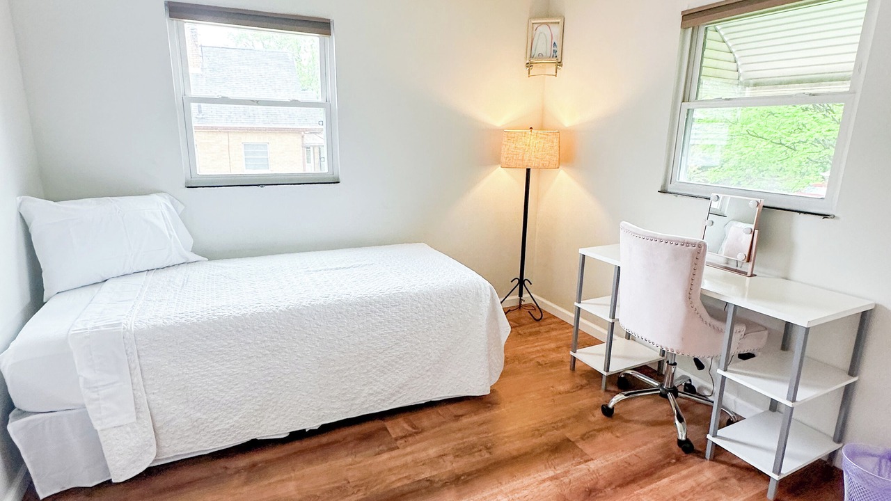 Photo of Bedroom in West Akron