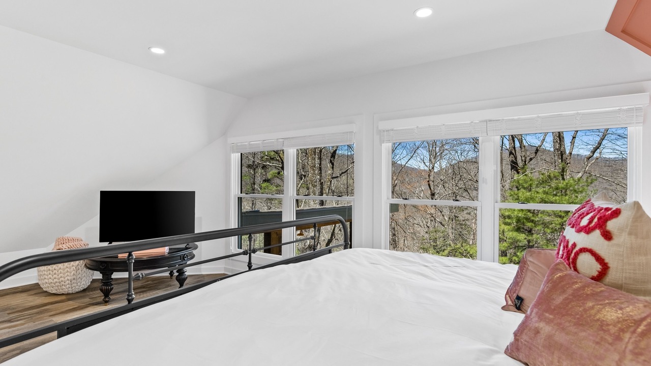 Photo of Bedroom in Blairsville