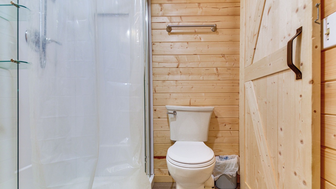 Photo of Bathroom in Leasburg