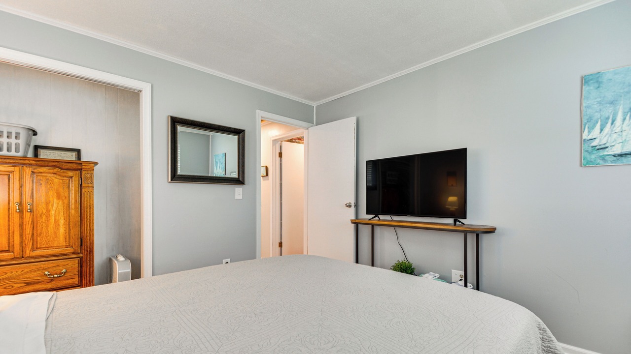 Photo of Bedroom in Leasburg