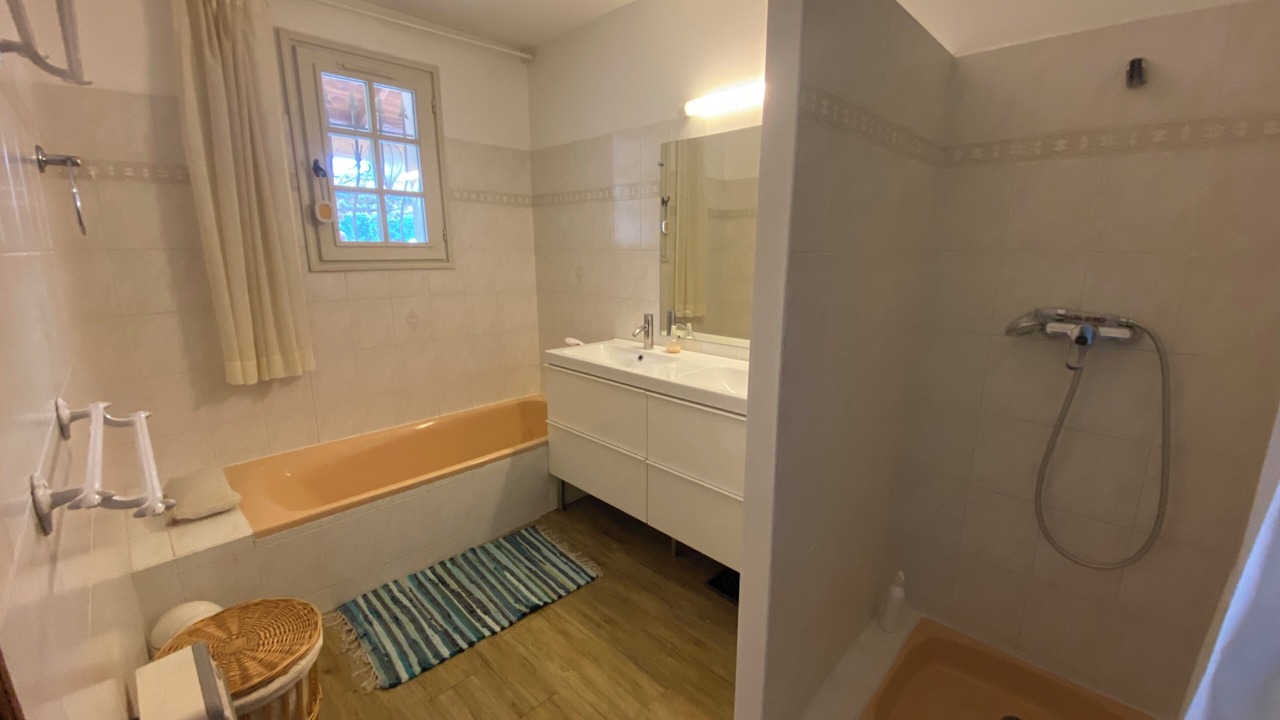 Photo of Bathroom in Pont-Saint-Esprit