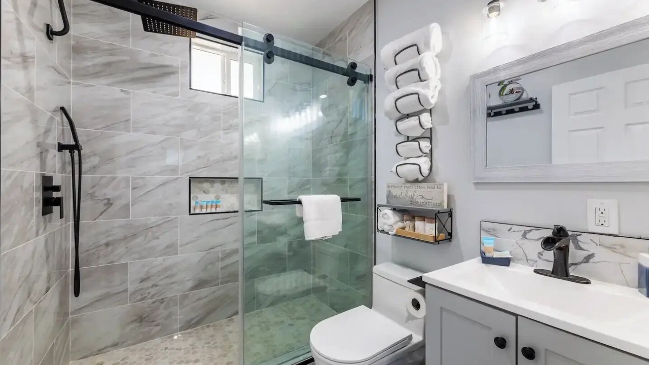Photo of Bathroom in Harbor