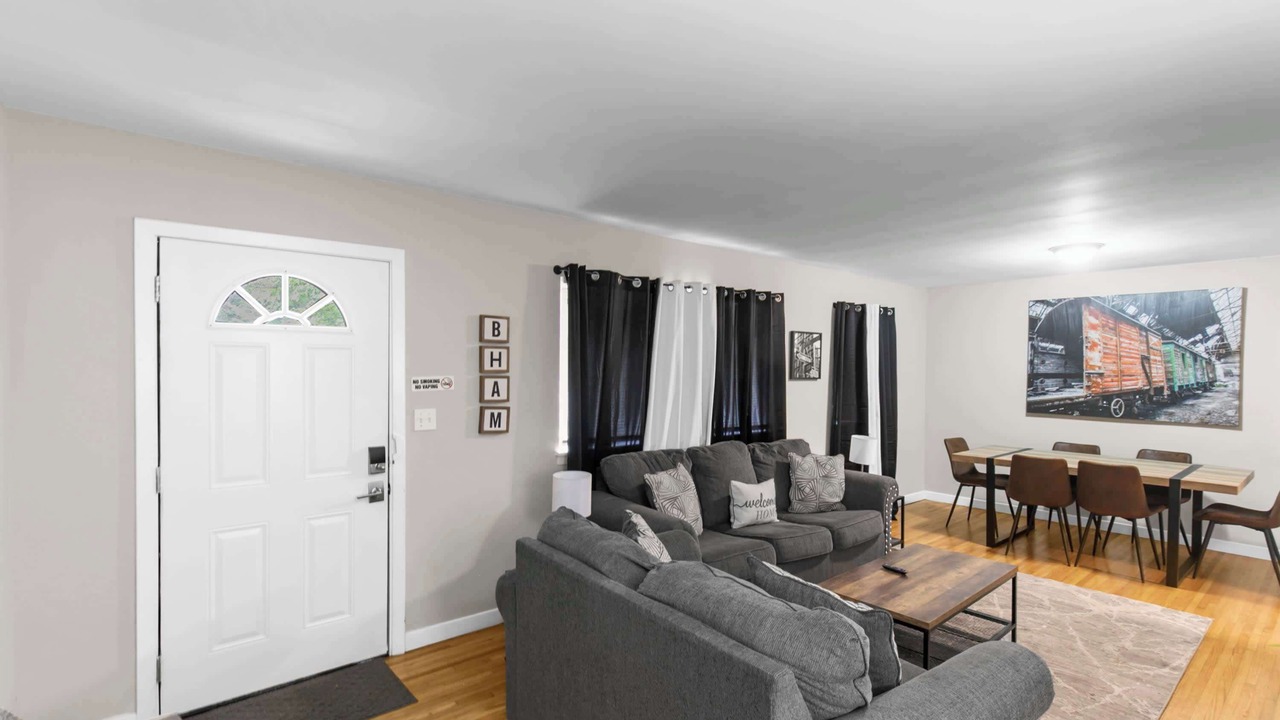 Photo of Livingroom in Center Point