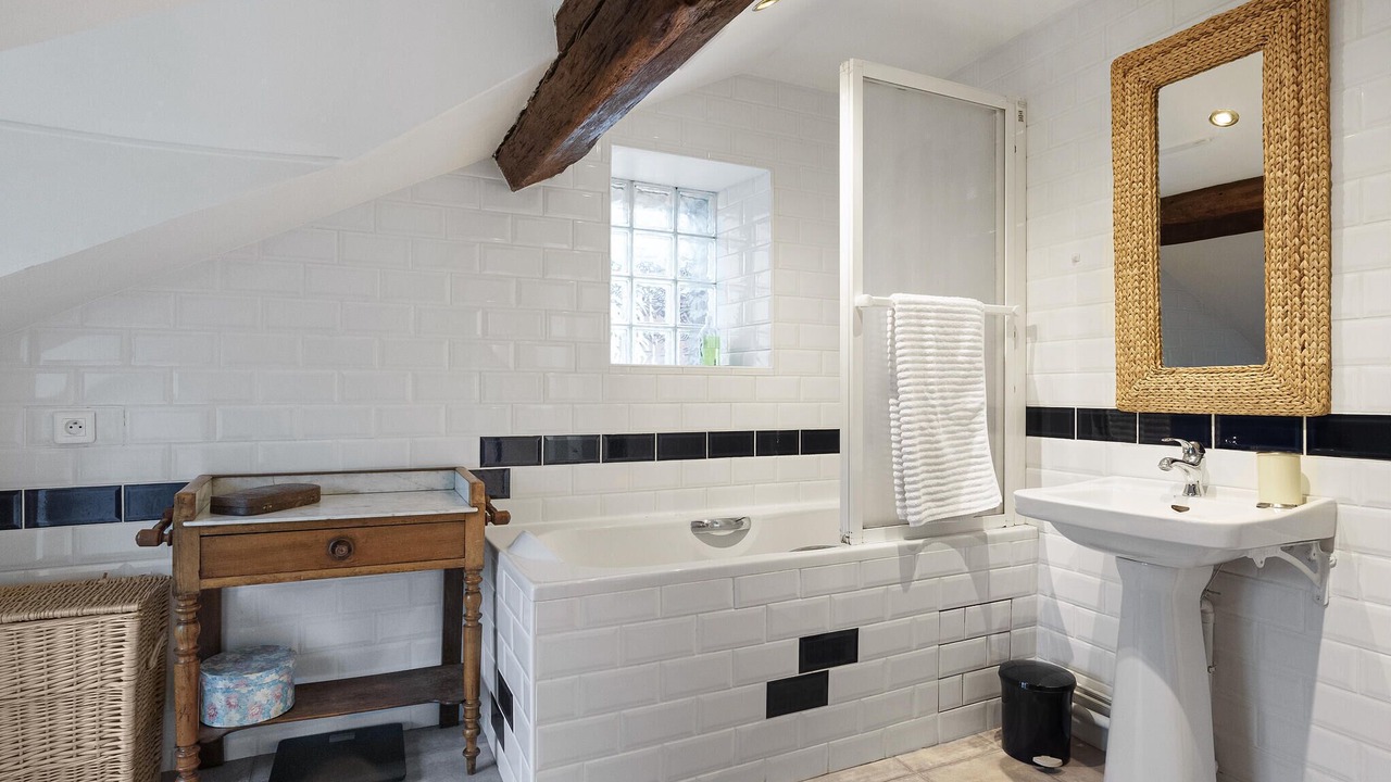 Photo of Bathroom in Bayel