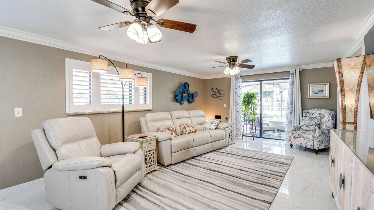 Photo of Livingroom in Edgewater