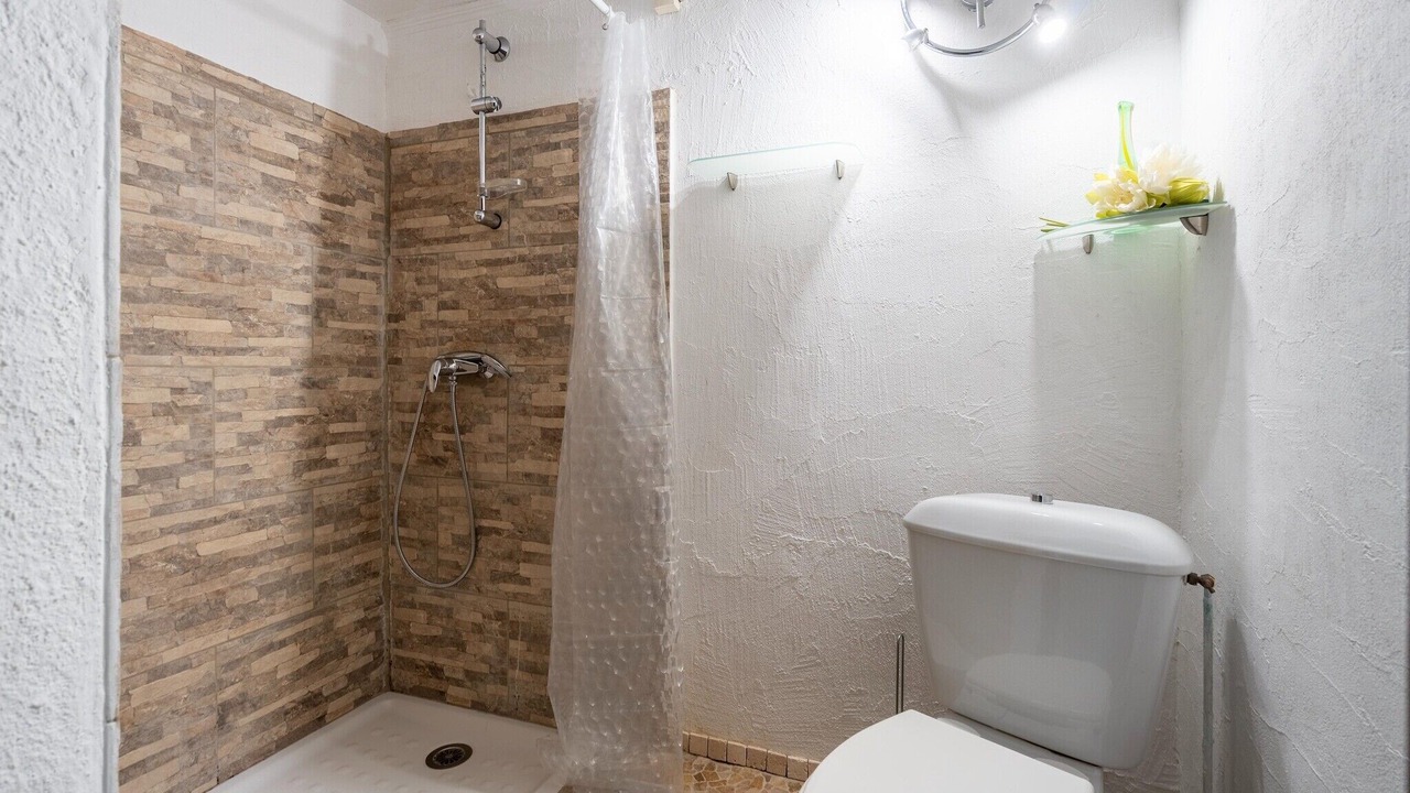 Photo of Bathroom in Ganges