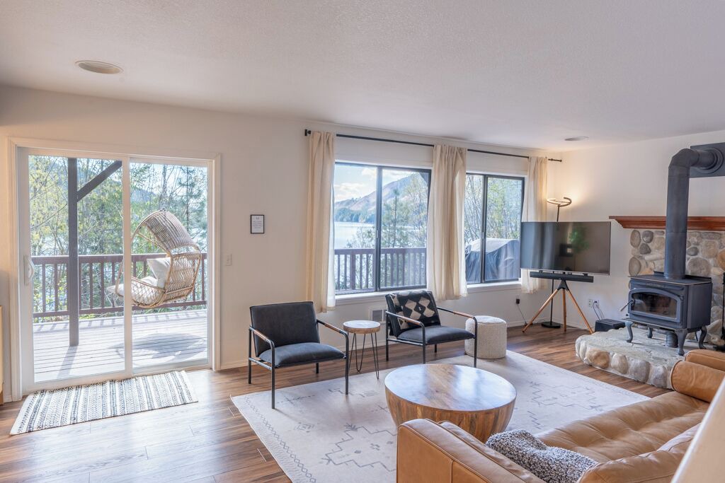 Photo of Livingroom in Hoodsport