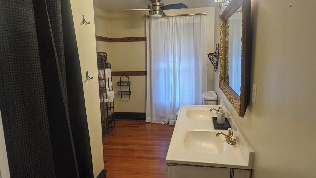 Photo of Bathroom in Avenue