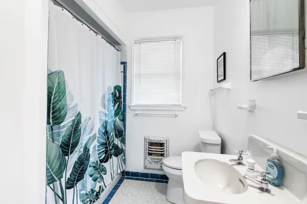 Photo of Bathroom in Monticello Park