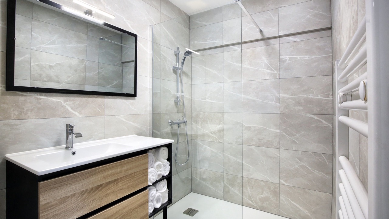 Photo of Bathroom in Portbail