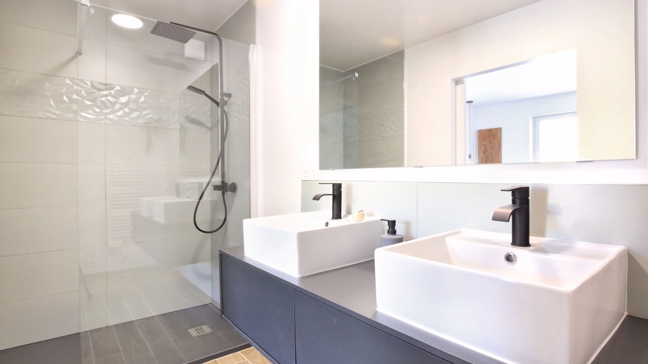 Photo of Bathroom in Portbail