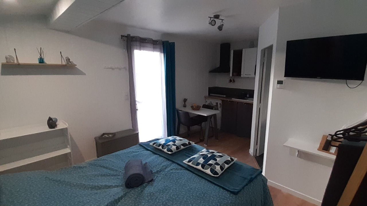 Photo of Bedroom in Saint-Leger-les-Vignes