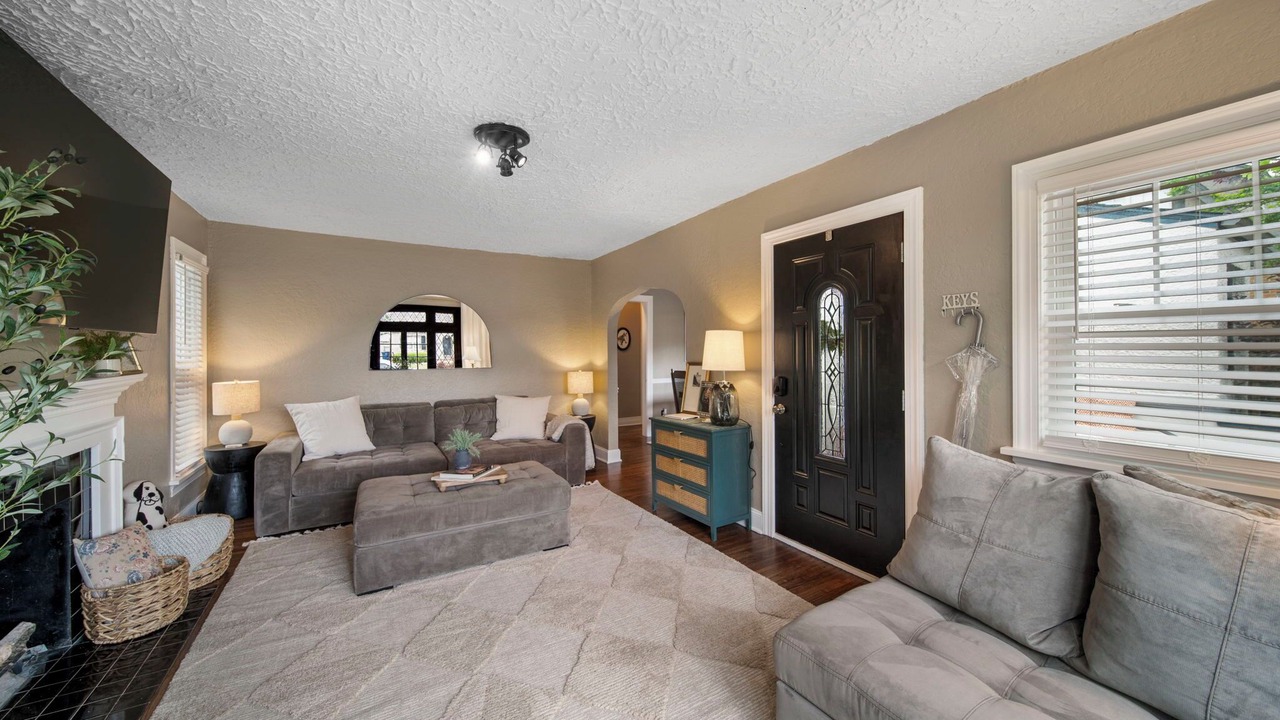 Photo of Livingroom in Florence Park