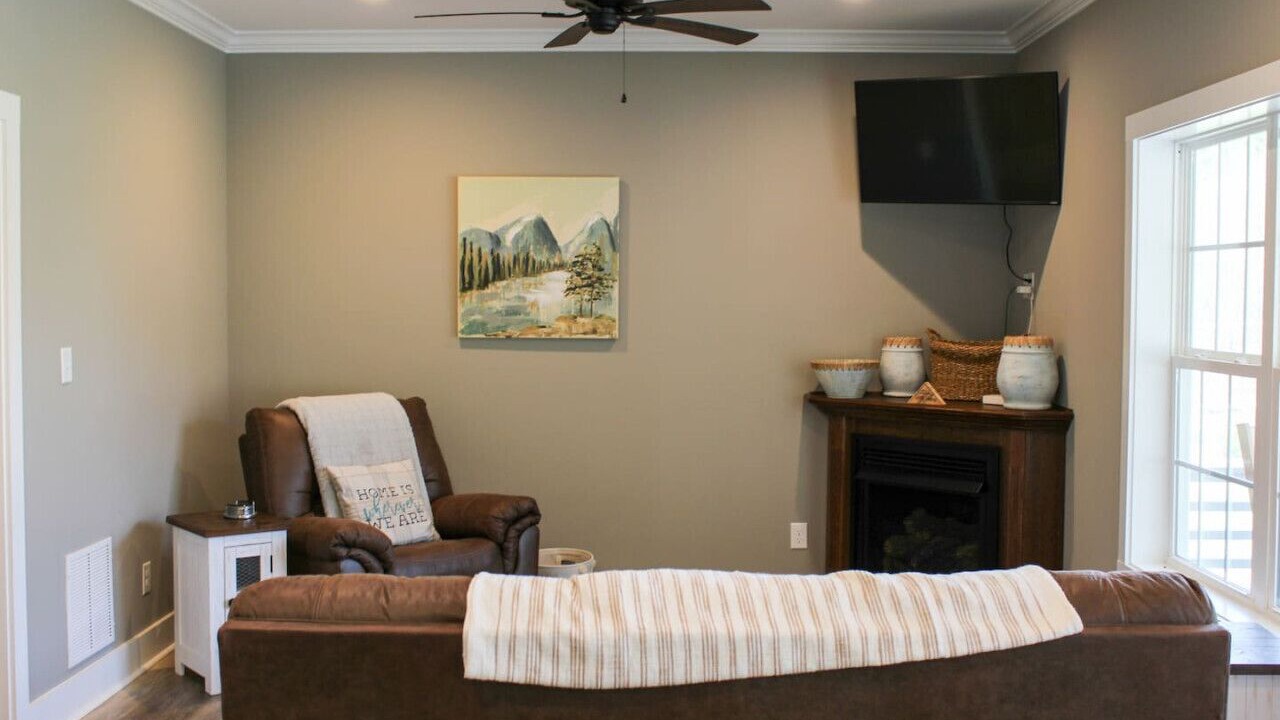 Photo of Livingroom in West Jefferson