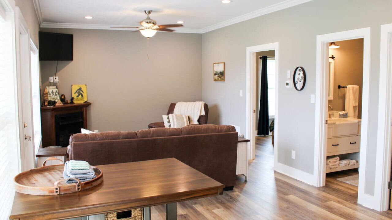 Photo of Livingroom in West Jefferson