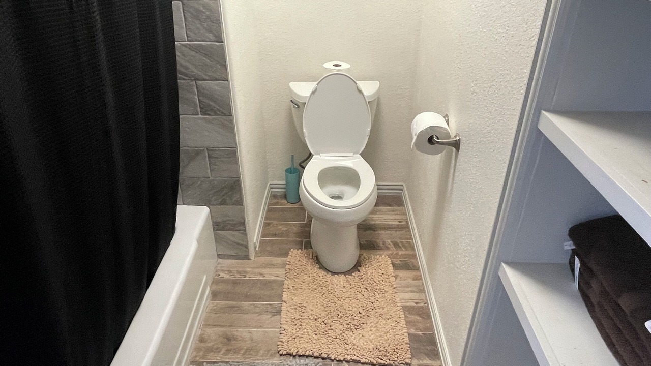 Photo of Bathroom in Lakeview  Jefferson County