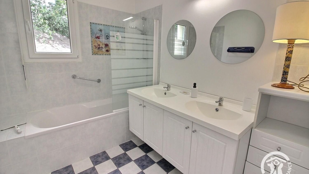 Photo of Bathroom in Lannion