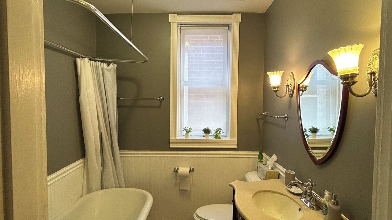 Photo of Bathroom in Tower Grove South