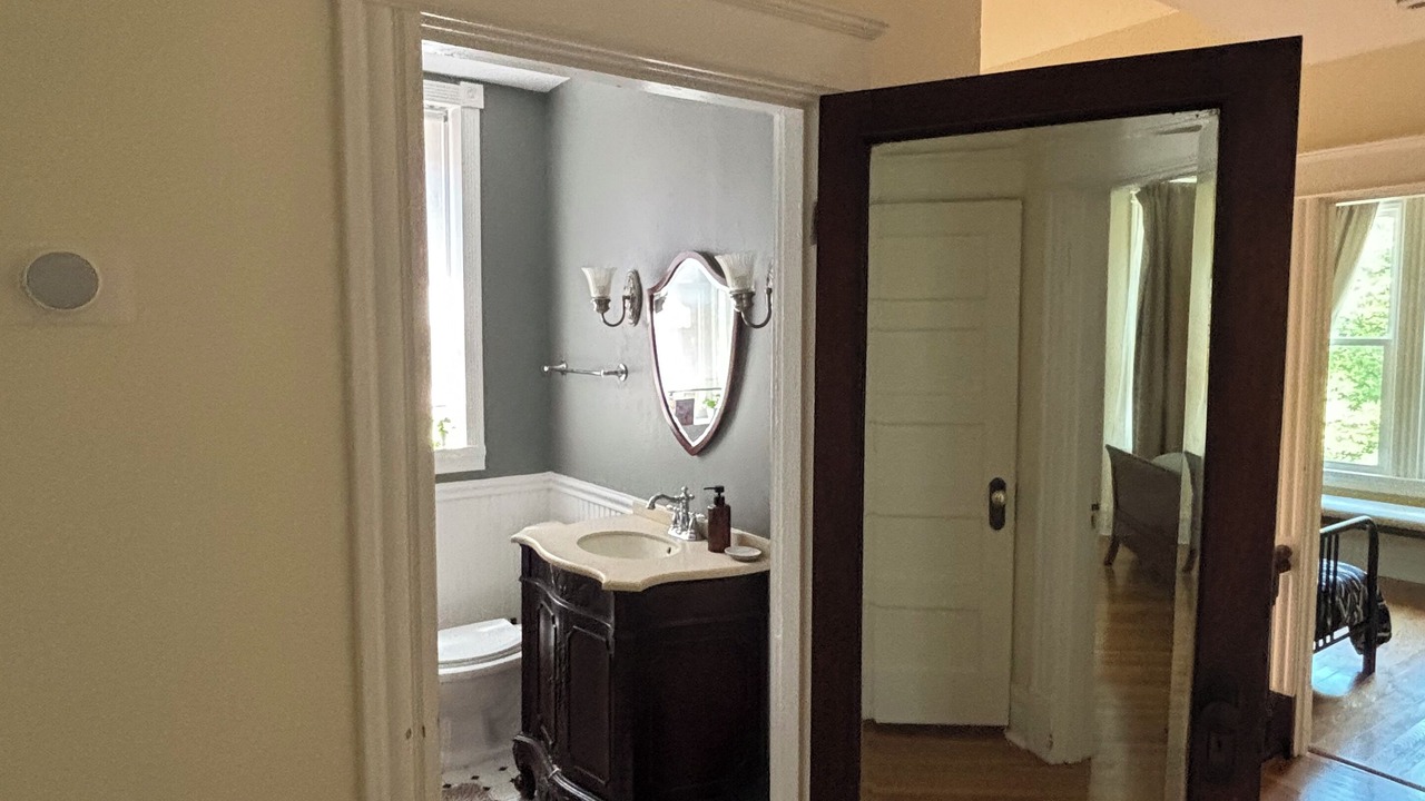 Photo of Bathroom in Tower Grove South