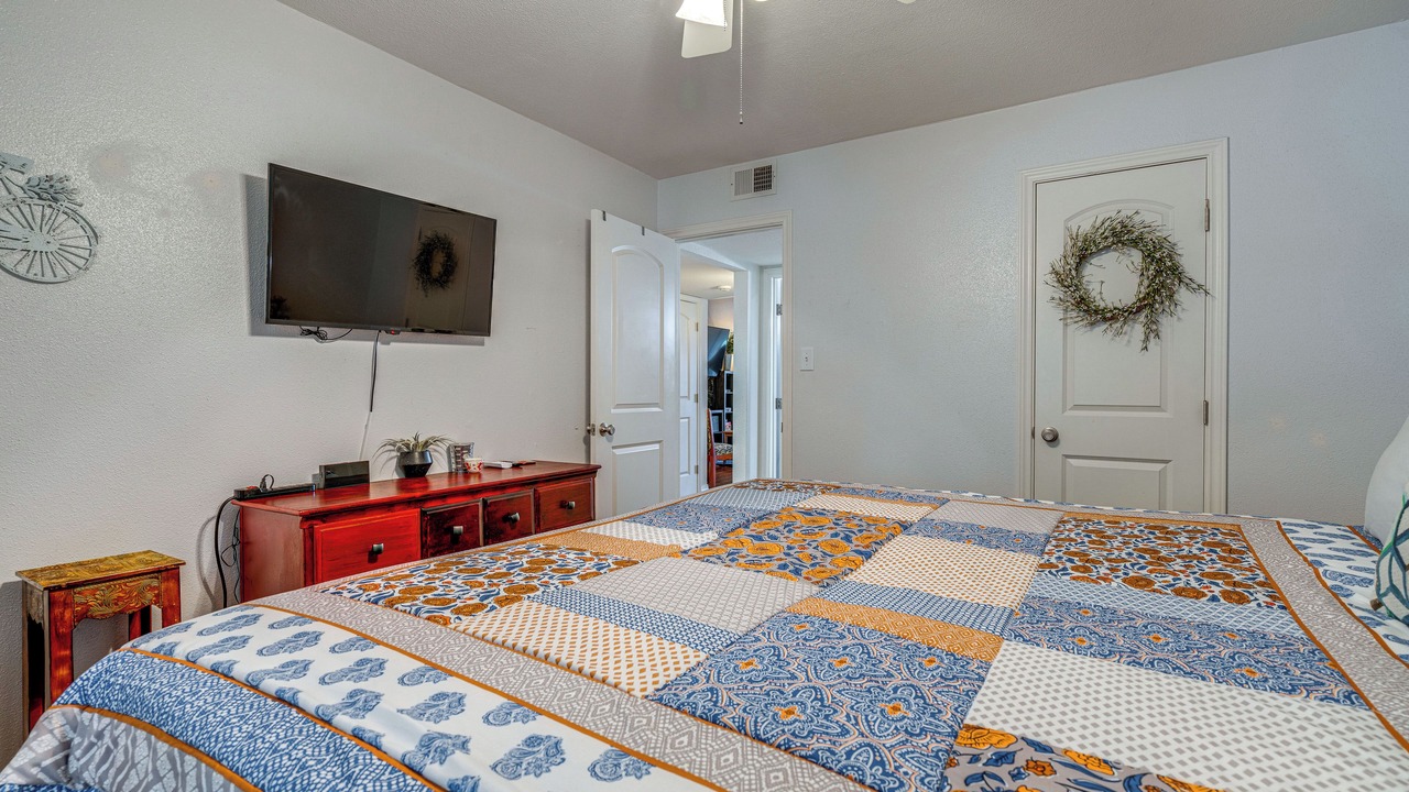 Photo of Bedroom in Point Venture