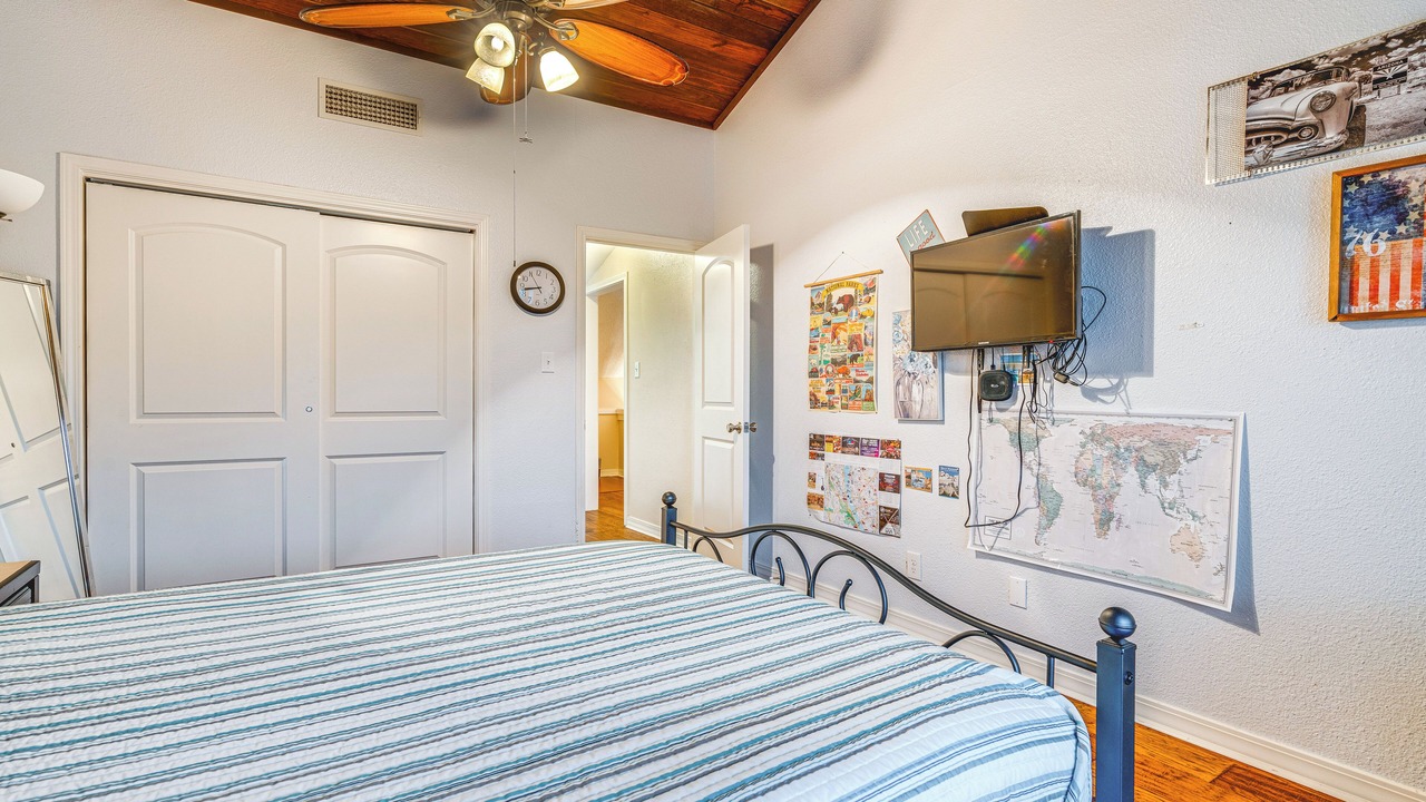 Photo of Bedroom in Point Venture