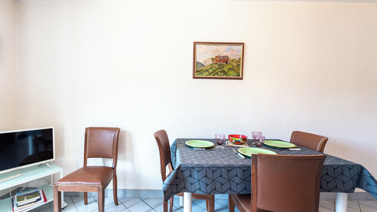 Photo of Others in Thones