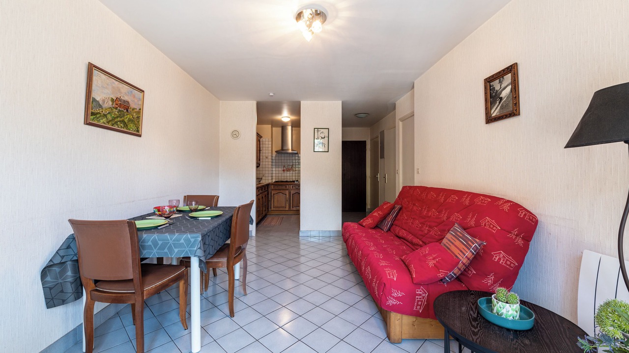 Photo of Others in Thones