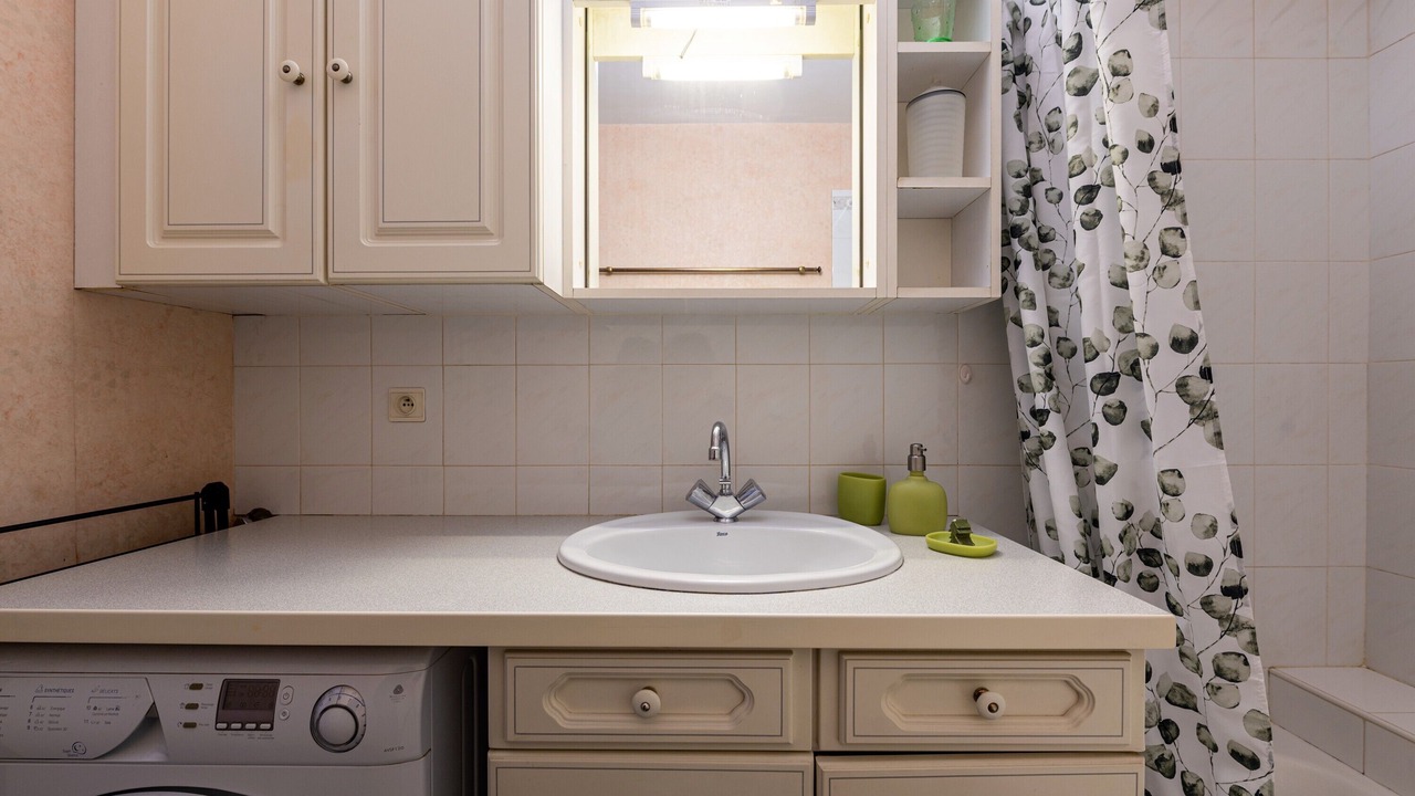 Photo of Bathroom in Thones