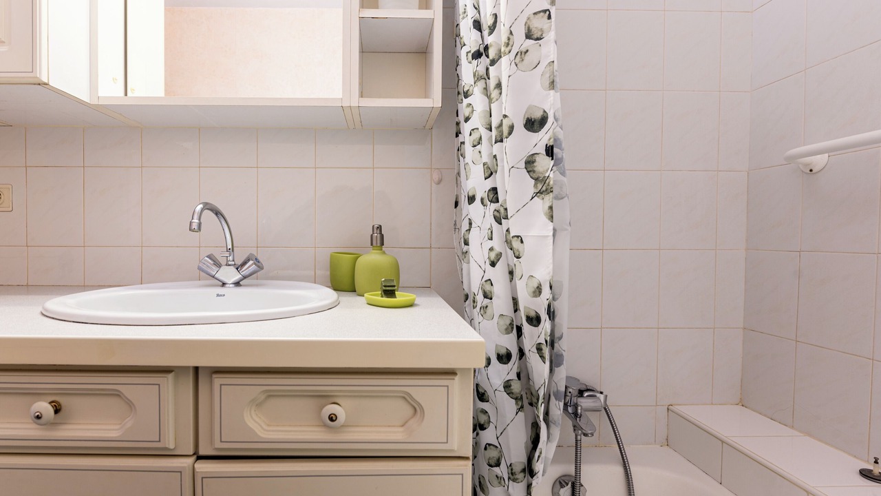 Photo of Bathroom in Thones