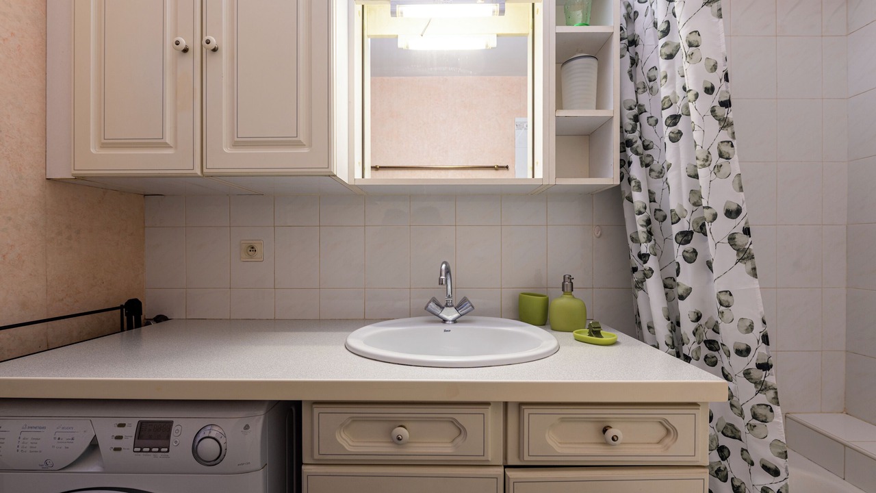 Photo of Bathroom in Thones