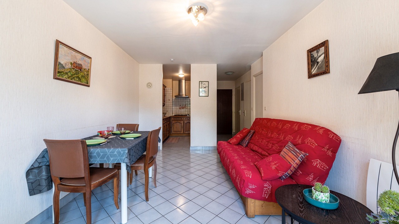 Photo of Others in Thones
