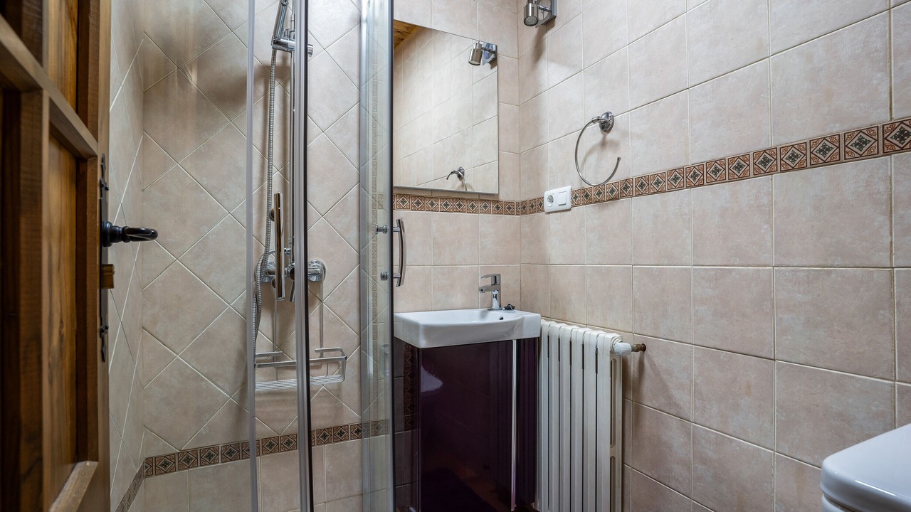Photo of Bathroom in Cardes