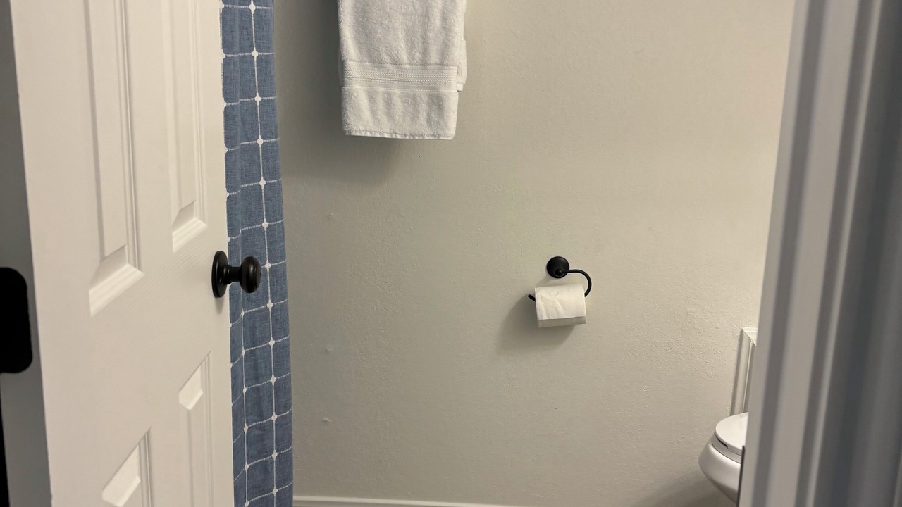 Photo of Bathroom in Wheeler Ridge