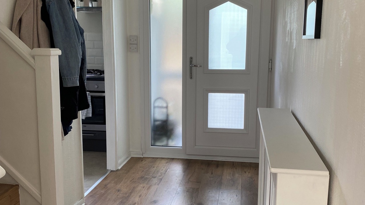 Photo of Others in Lee