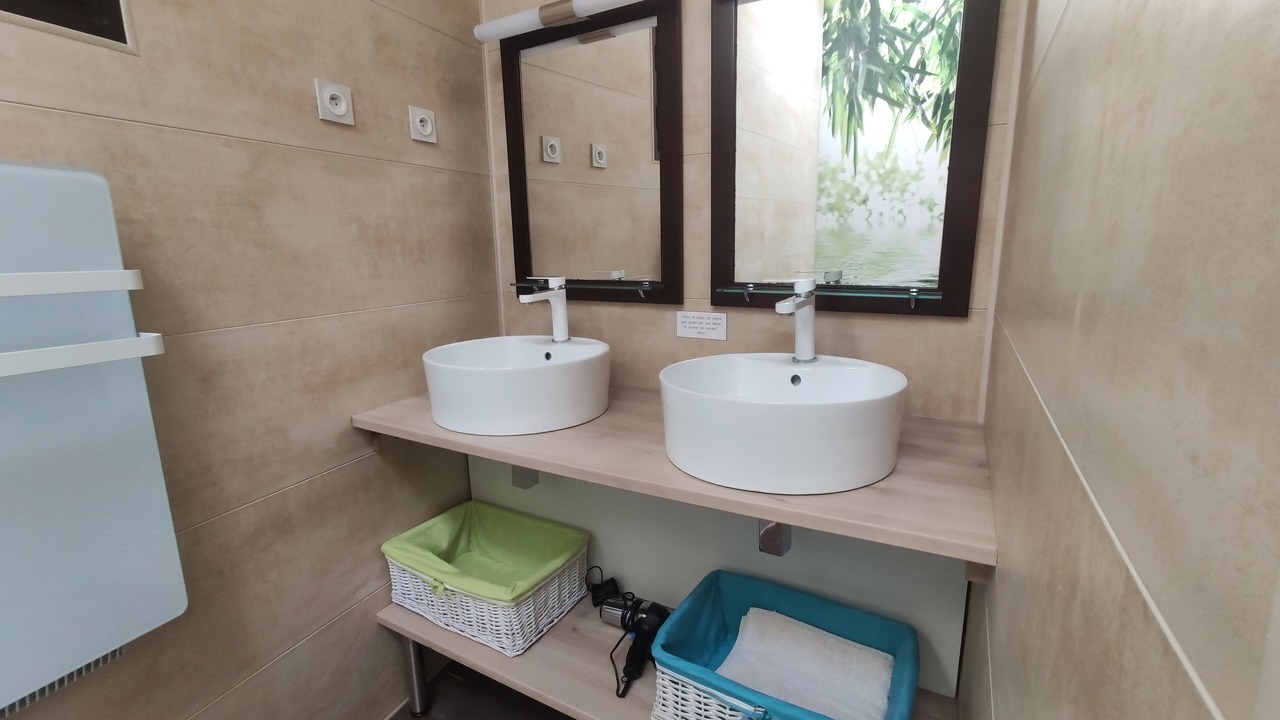 Photo of Bathroom in Peret