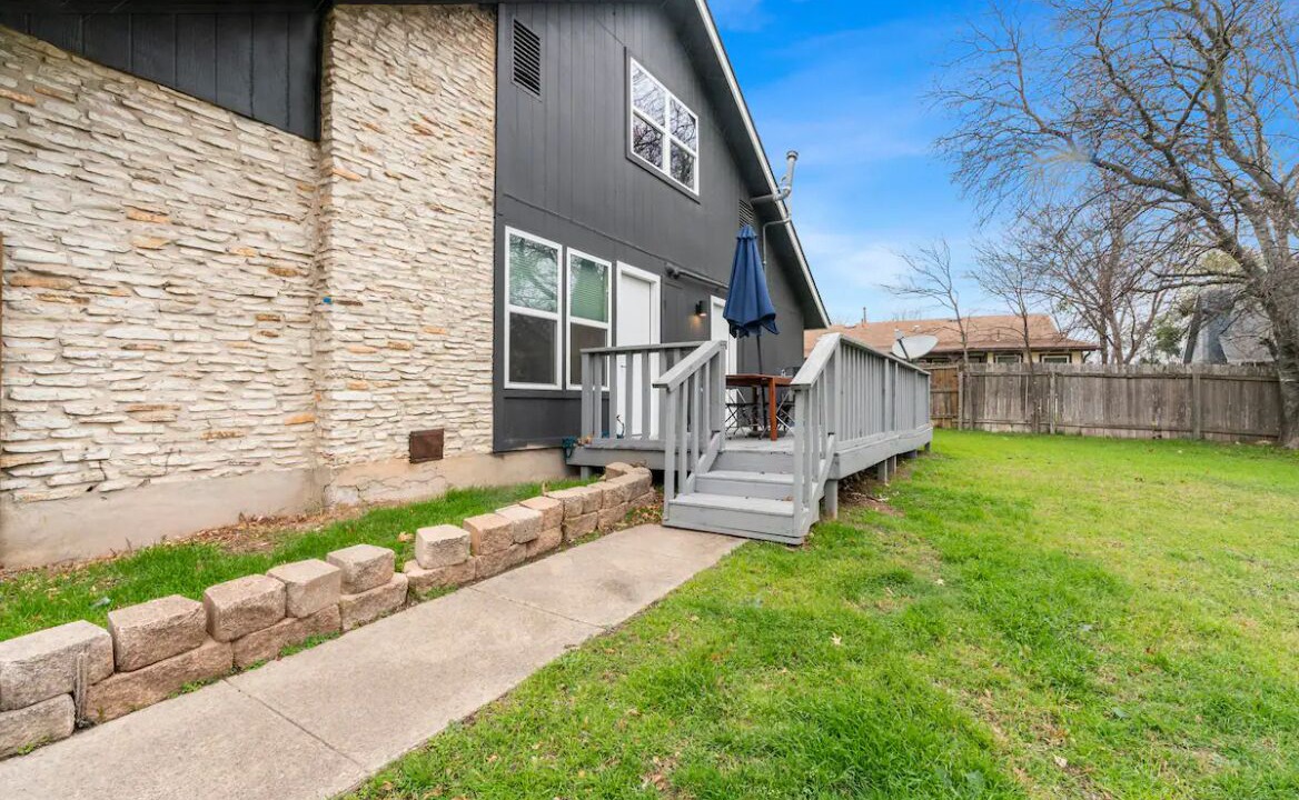 Photo of Outdoor in McNeil