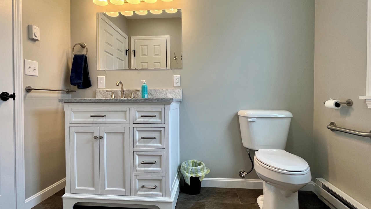 Photo of Bathroom in Linneus