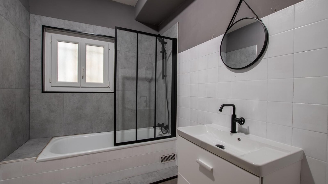 Photo of Bathroom in Saint-Laurent-d'Aigouze