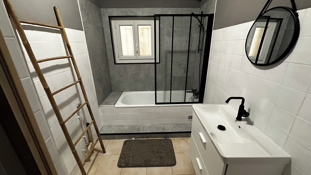 Photo of Bathroom in Saint-Laurent-d'Aigouze